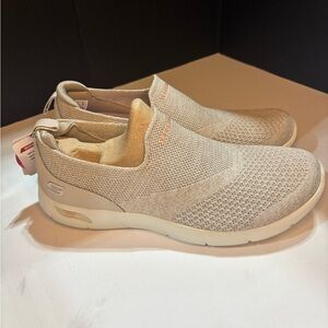 New Skechers arch fit refine don’t go sneakers